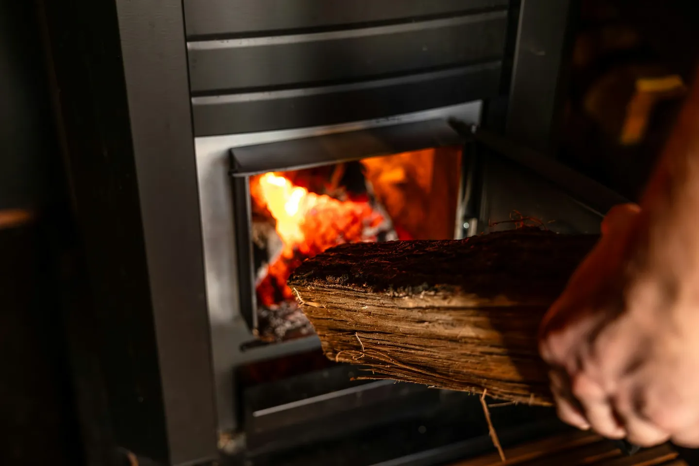 Efficient Wood Burning: Species, Seasoning & Storage