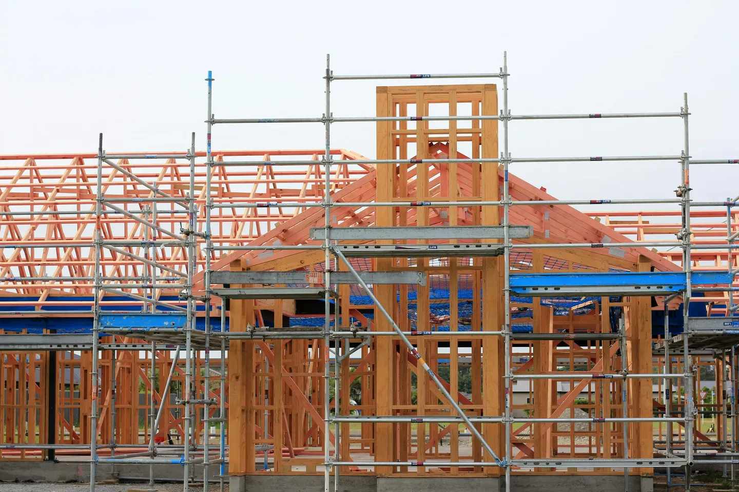 Timber Frame Construction: Traditional Building with Modern Tools